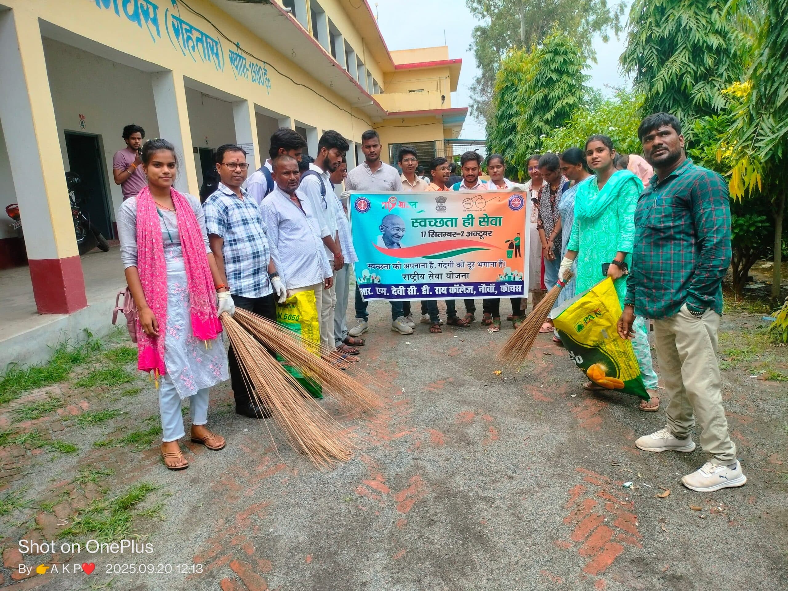 स्वयंसेवकों ने चलाया स्वच्छता अभियान
