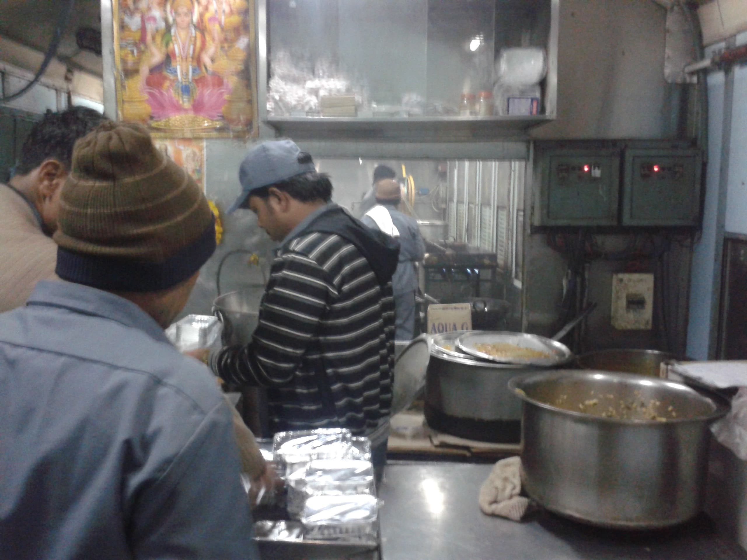 नवरात्र के समय ट्रेनों में मिलेगा बिना लहसुन-प्याज का भोजन