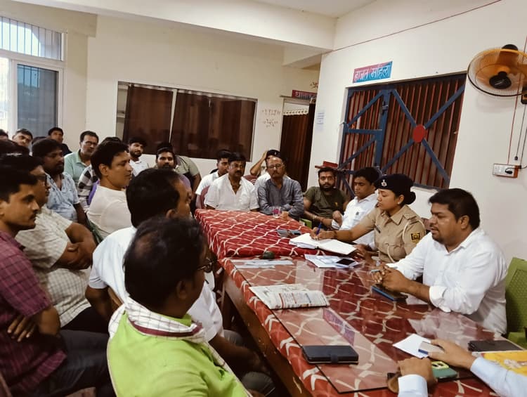 पूजा कमेटी को लाइसेंस लेना अनिवार्य, डीजे पर रहेगा प्रतिबंध -थानाध्यक्ष