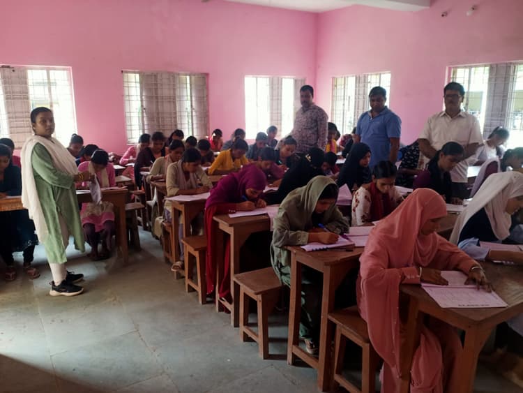 ज्ञानदा उच्च विधालय में ग्यारहवी व बारहवीं का कदाचार मुक्त् परीक्षा संपन्न