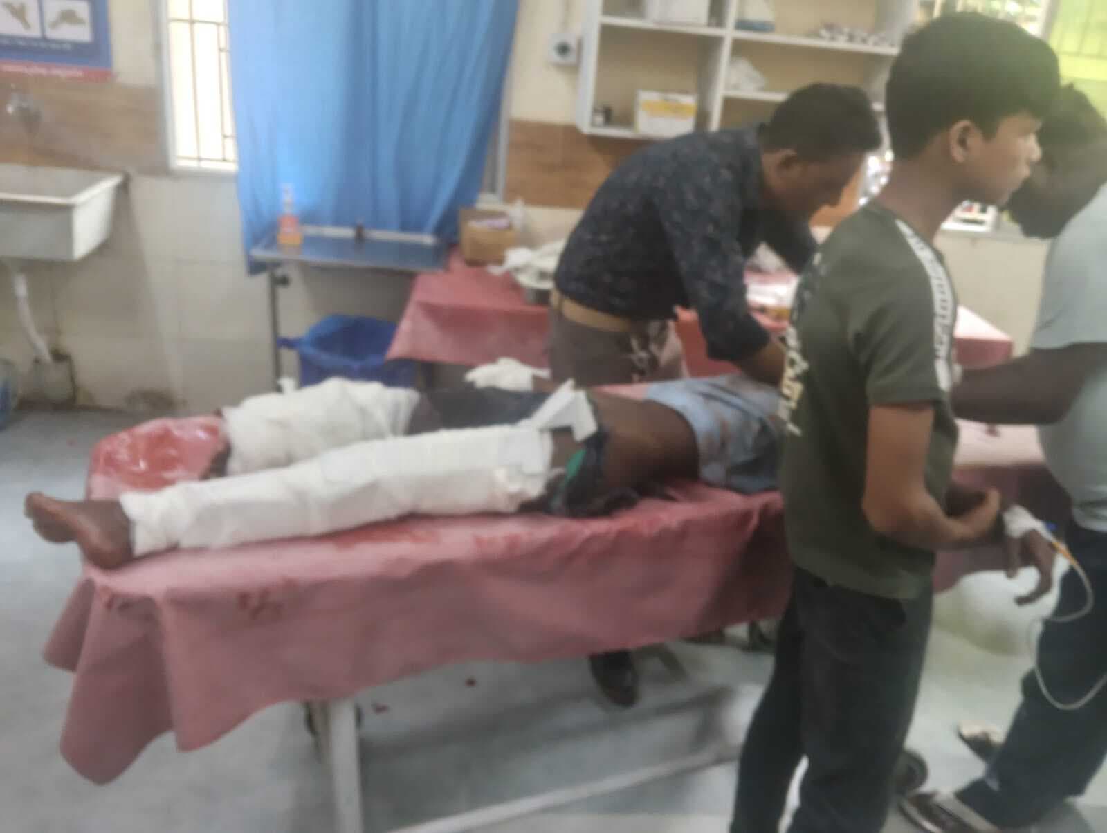 ट्रेन से गिर कर युवक घायल