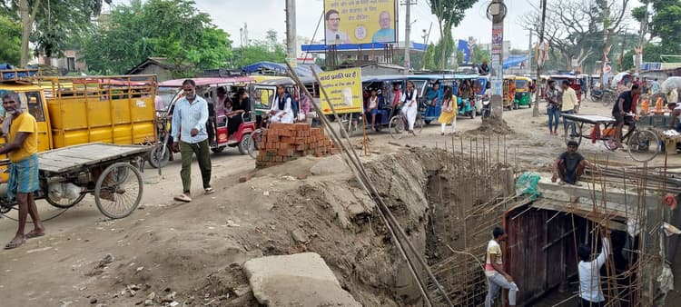 बुडको की कार्य प्रणाली से तंग आकर लोागों ने खोला मोर्चा, किया प्रदर्शन
