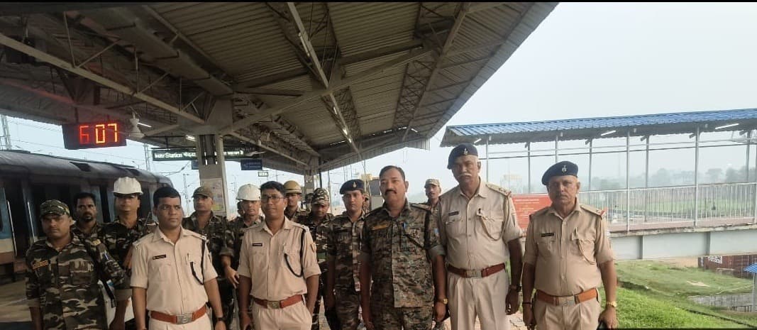 गोड्डा-हंसडीहा रेल खंड पर तैनात थे जवान, आंदोलनकारियों को लिया हिरासत में