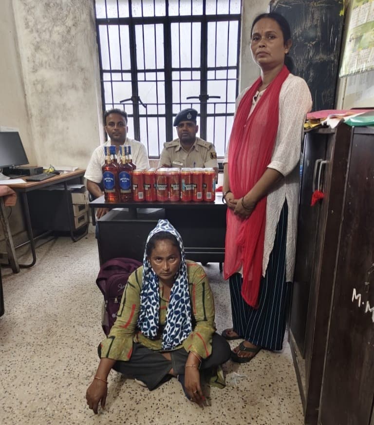 13.80 शराब बरामद, एक महिला गिरफ्तार