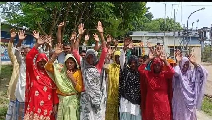 अनियमित बिजली आपूर्ति से नाराज लोगों ने किया प्रदर्शन