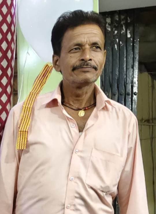 खेत में घास काटने गये किसान की बिजली के करेंट से मौत