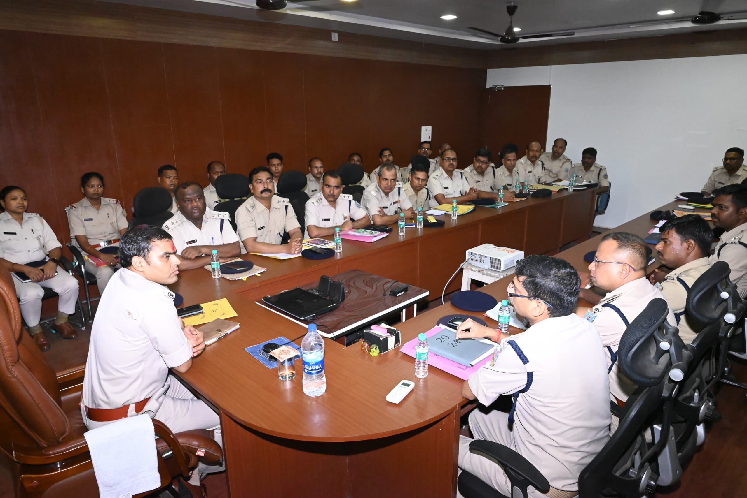 Deoghar News : अपराध पर अंकुश व नशे के कारोबार पर नकेल पहली प्राथमिकता : एसपी