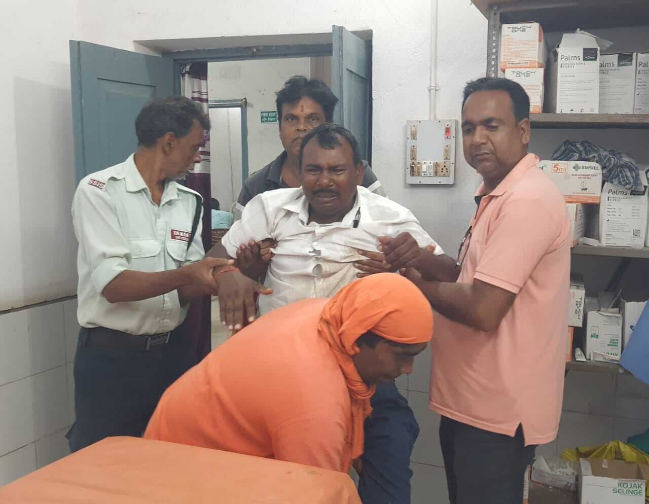 बाइक दुर्घटना में खरकाना स्कूल के एचएम हुए घायल, देवघर रेफर