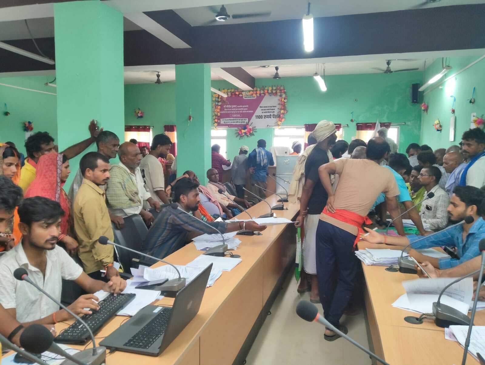 राजस्व महाअभियान के तहत शिविर का आयोजन