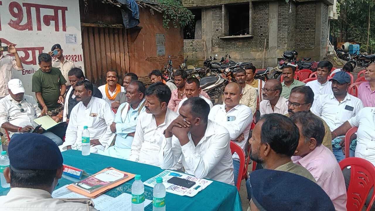 दुर्गा पूजा को ले मानसी थाना परिसर में शांति समिति की बैठक