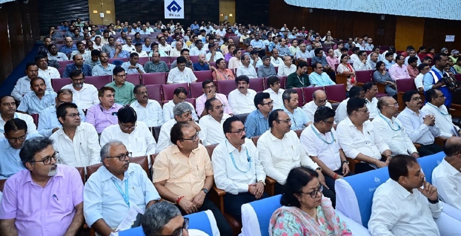 Bokaro News : इस्पात उद्योग के समक्ष चुनौतियों व श्रम उत्पादकता की गणना से अवगत हुए कर्मी