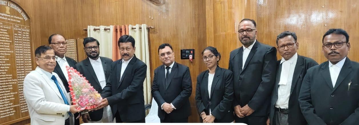 Chaibasa News :नये बार भवन निर्माण पर जोर, अधिवक्ताओं के लिये बेहतर व्यवस्था के निर्देश दिये