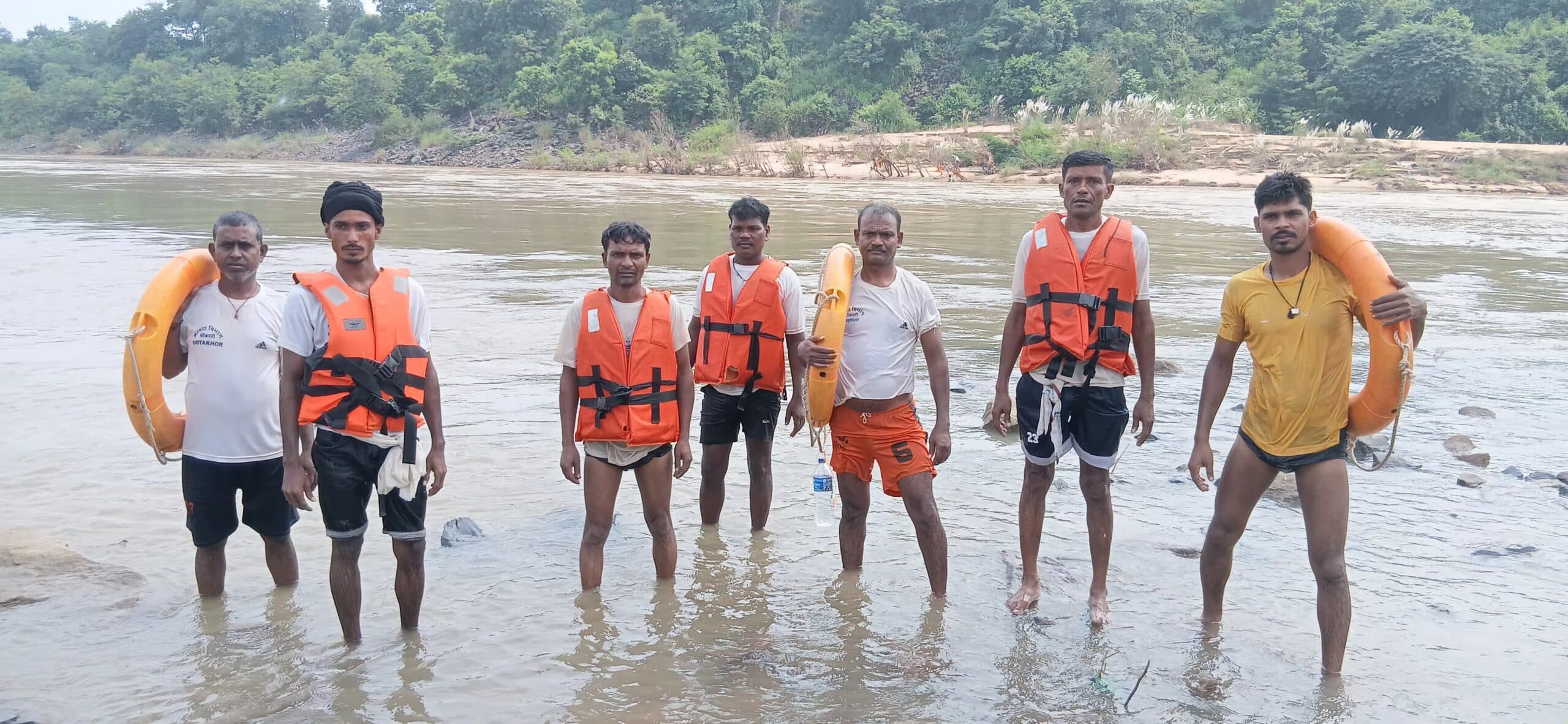 Bokaro News : नदी में डूबे दो भाइयों का 24 घंटे बाद भी नहीं चला पता