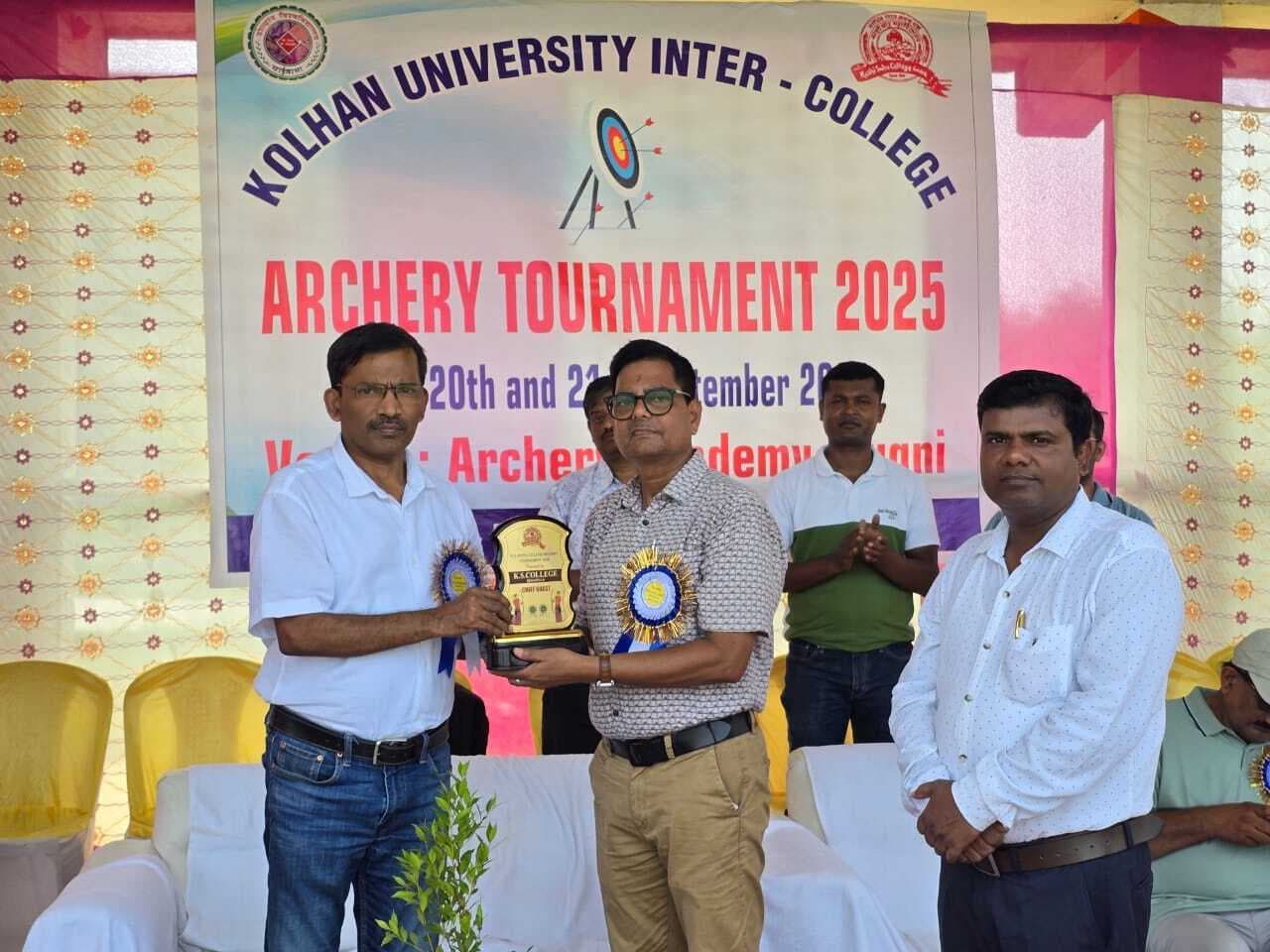 Seraikela Kharsawan News : लक्ष्य तय कर खेलें, सफलता मिलेगी : डॉ सियाल