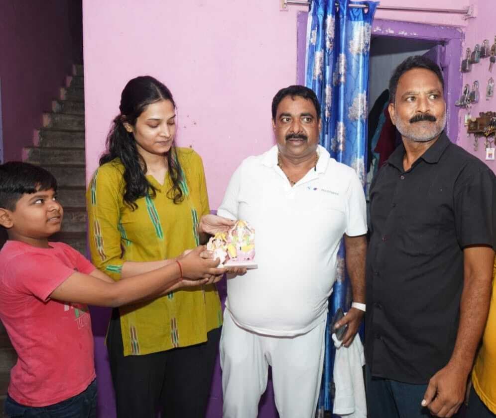 Giridih News :मंत्री ने समस्याओं के समाधान का दिया भरोसा