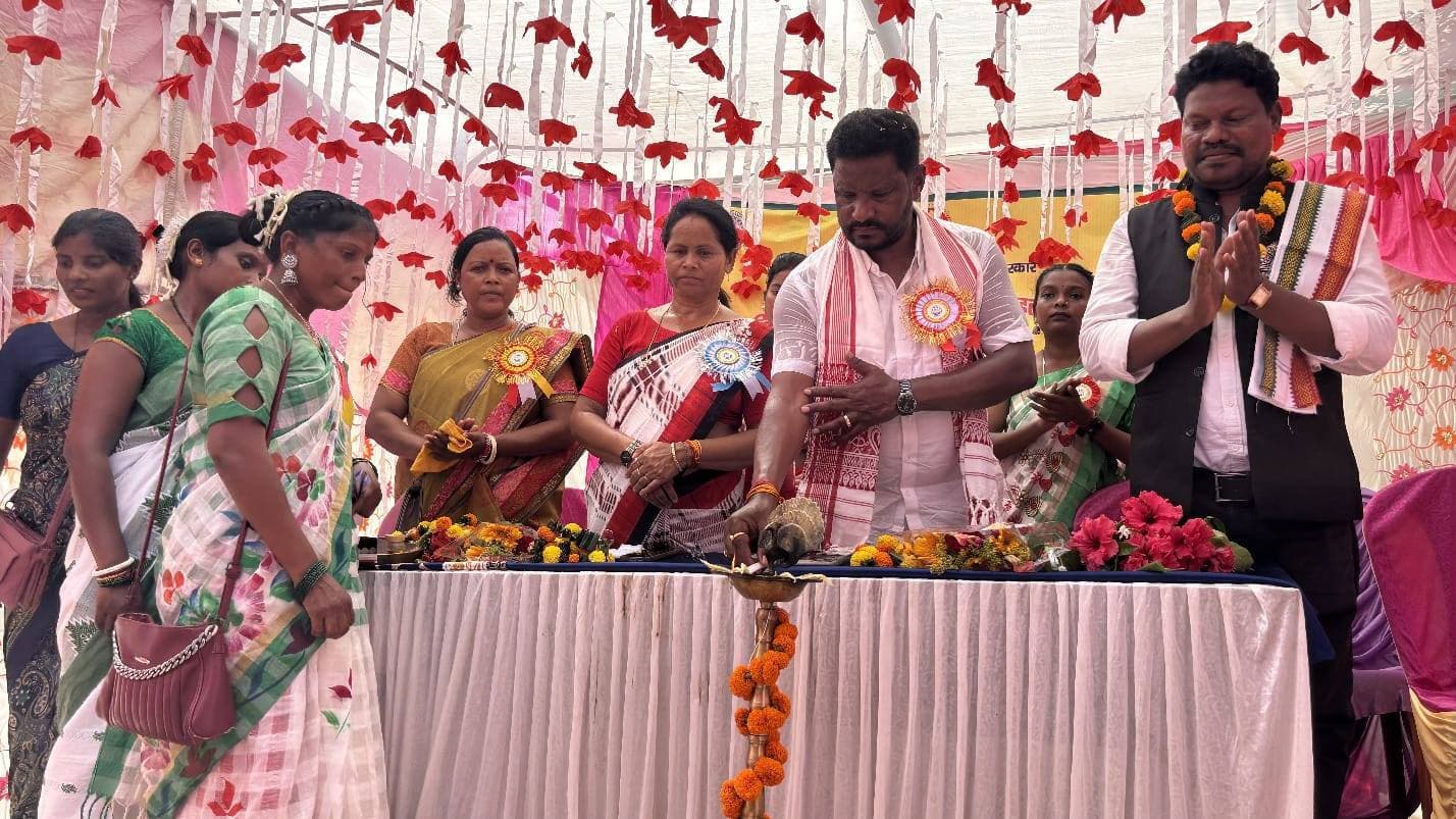 Seraikela Kharsawan News : गांव की तरक्की में महिलाओं की मजबूत भागीदारी: विधायक