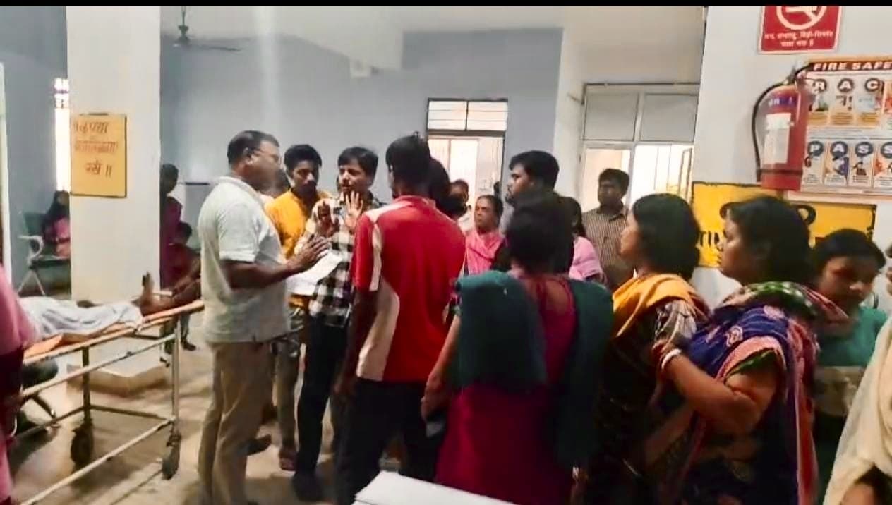 East Singhbhum News : नवजात की मौत के बाद अनुमंडल अस्पताल में हंगामा