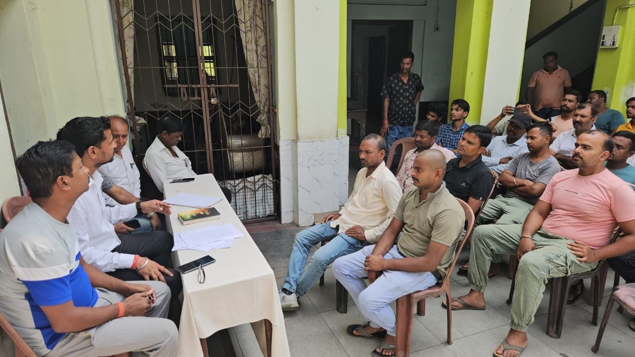 Giridih news: पूजा पंडाल दो साउंड बॉक्स लगाने के आदेश का एसोसिएशन ने किया विरोध