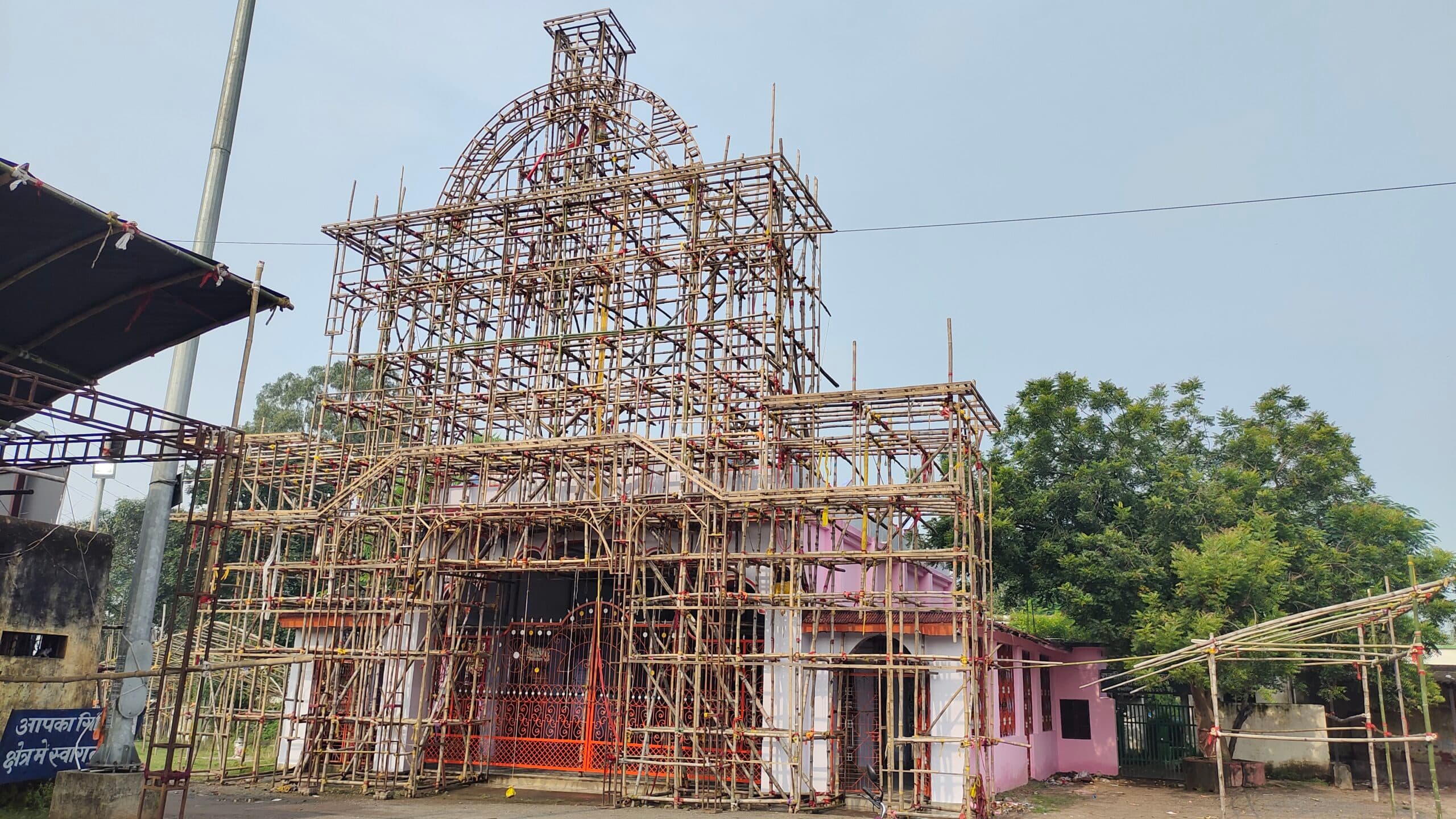 Giridih news: बनियाडीह में बन रहा 60 फीट ऊंचा पंडाल