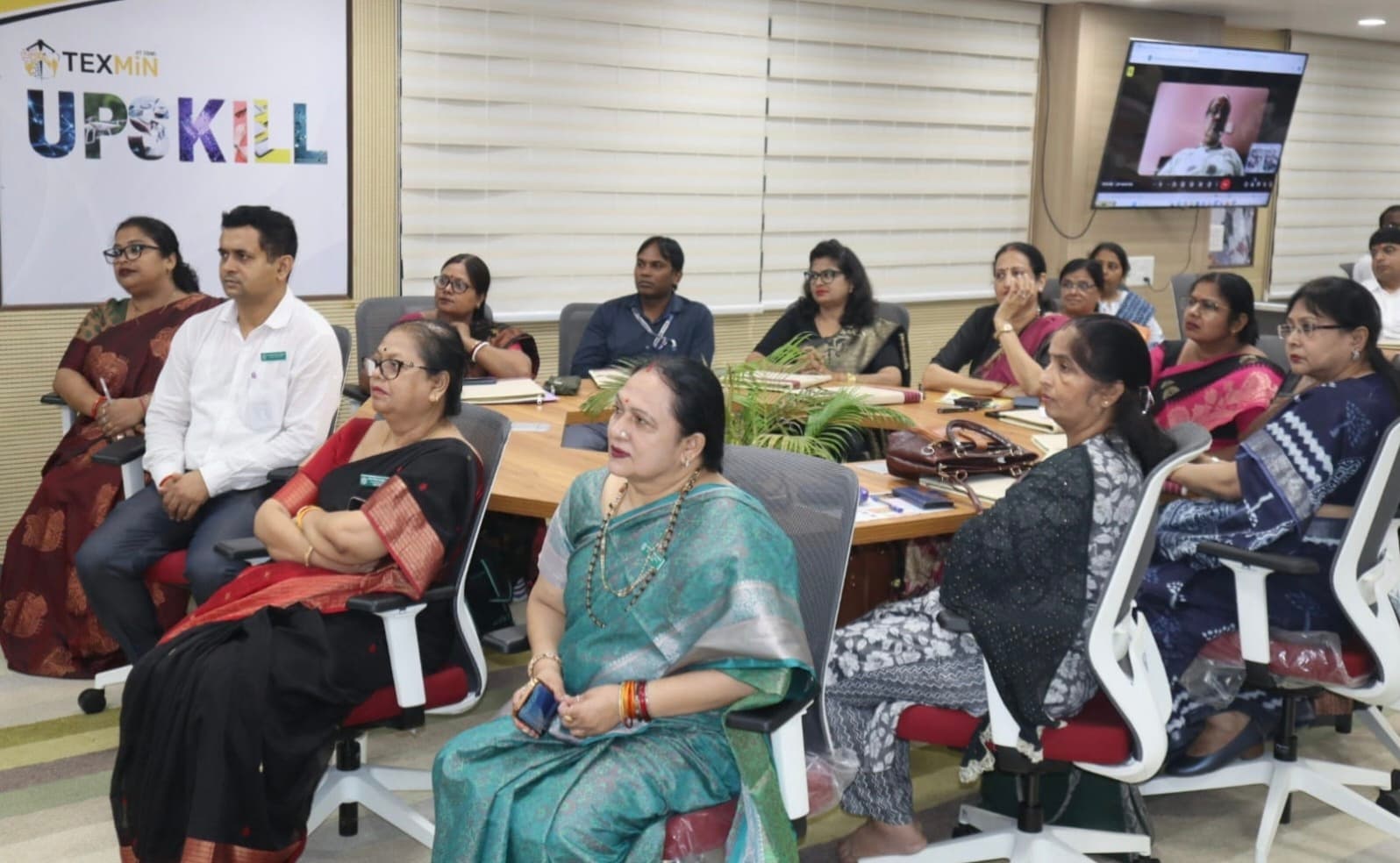 Dhanbad News: छोटे कक्षाओं से ही नवाचार पर जोर