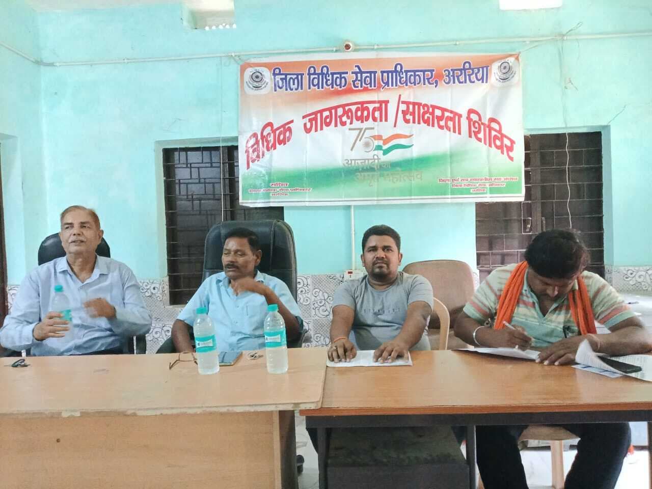 शिविर में ग्रामीणों को दी कानून की जानकारी