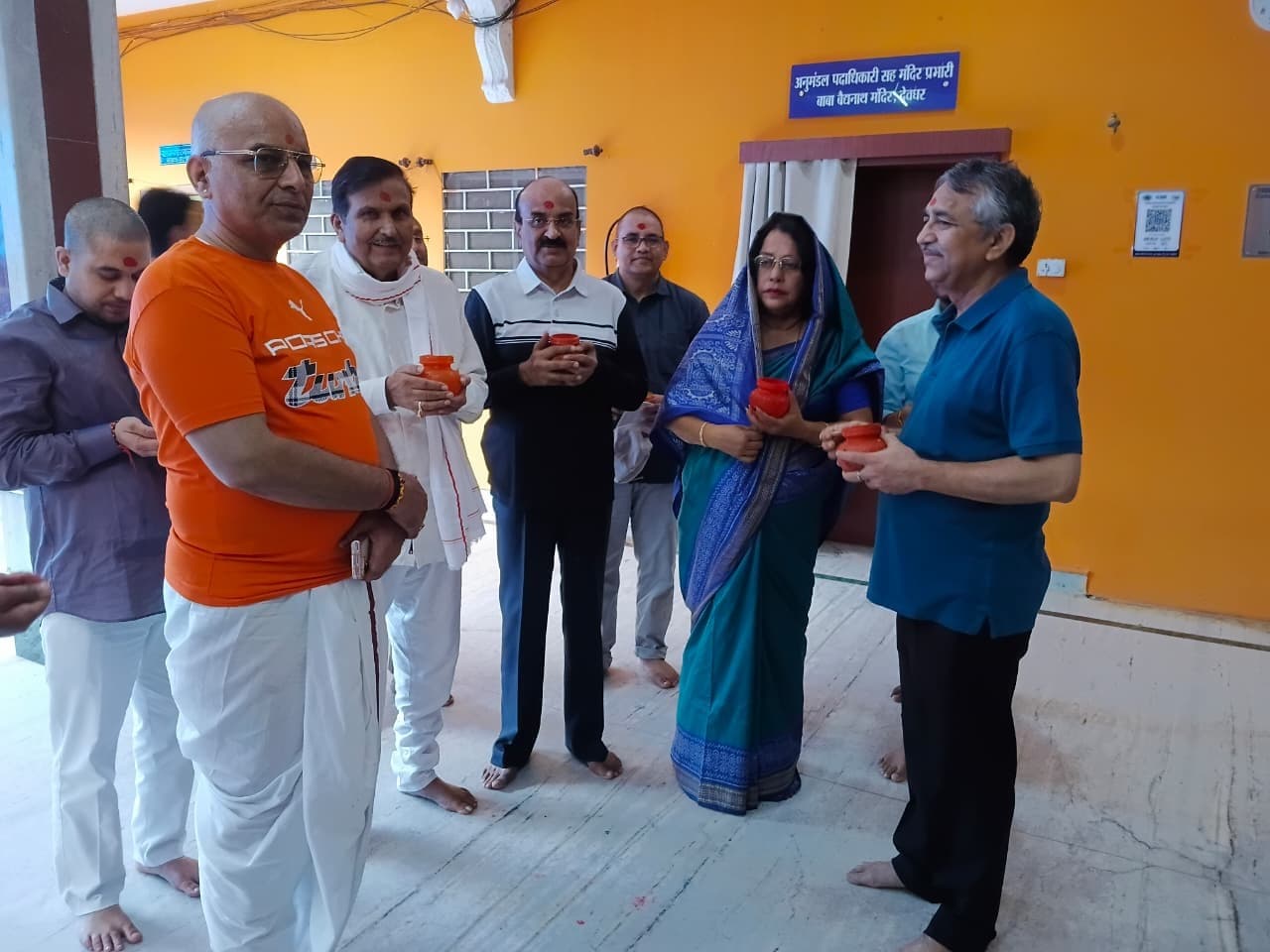 Deoghar News : आइएमए के राष्ट्रीय अध्यक्ष व महासचिव पहुंचे देवघर, बाबा मंदिर में की पूजा