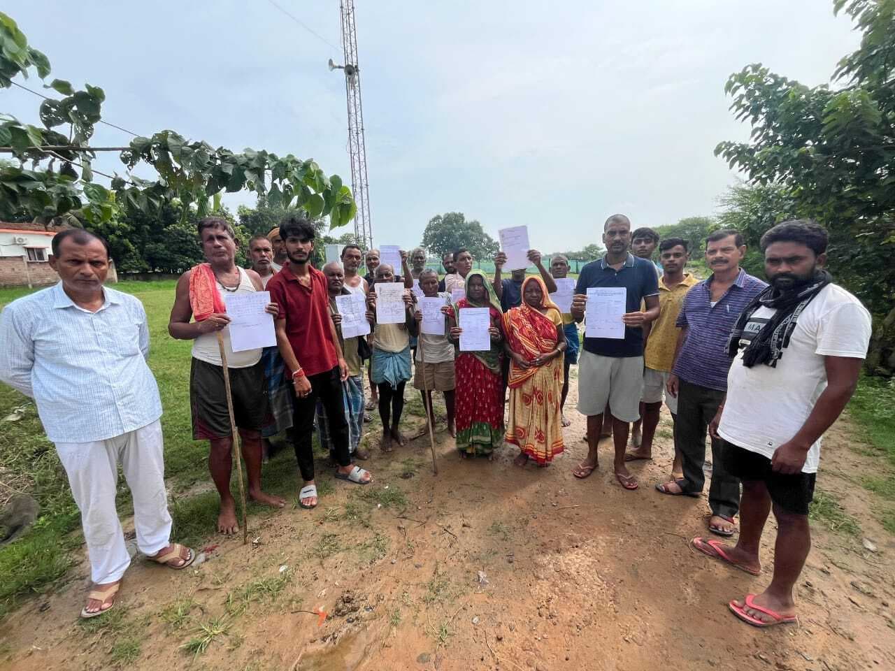 फसल क्षति का मुआवजा नहीं देने पर किसानों ने किया प्रदर्शन