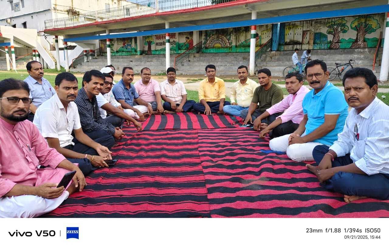 न्याय के लिए विशिष्ट शिक्षक जायेंगे हाईकोर्ट