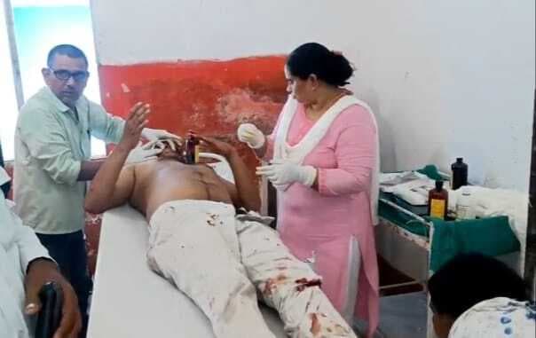 कार के धक्के से बाइक सवार मामा व भांजा जख्मी, रेफर