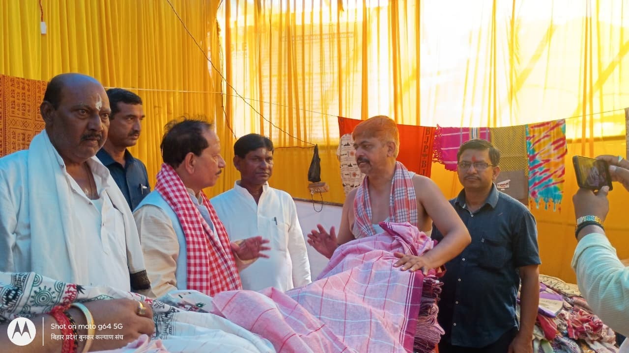 उपमुख्यमंत्री ने स्वदेशी वस्त्र उद्योग और संघ के प्रयासों की सराहना की