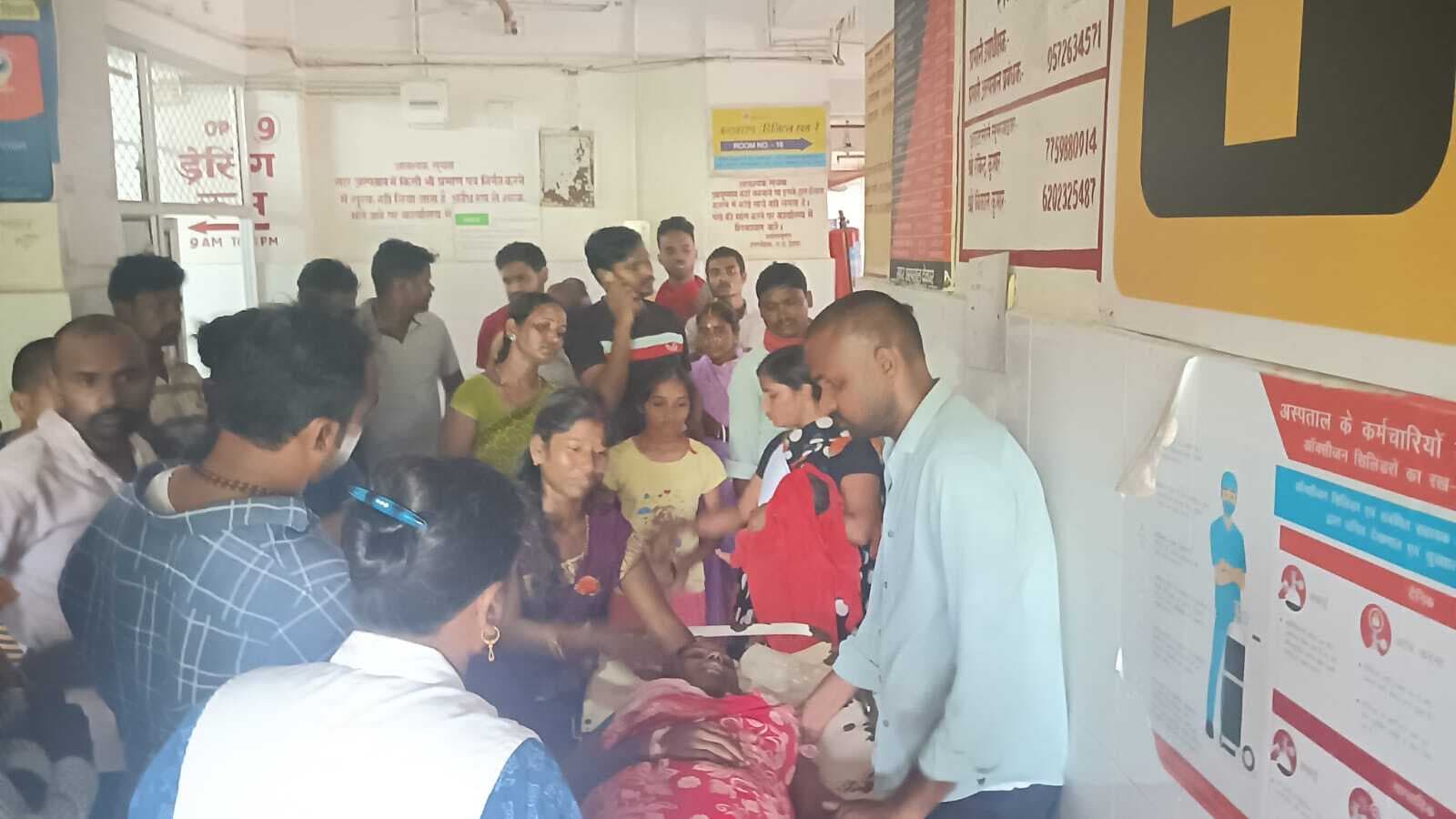 Deoghar News : सदर अस्पताल में प्रसव के दौरान जच्चा- बच्चा की मौत, परिजनों ने किया हंगामा