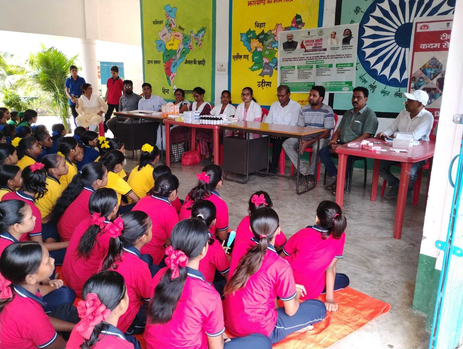 छात्राओं को मासिक धर्म में स्वच्छता रखने व पोषणयुक्त भोजन के महत्व की दी जानकारी