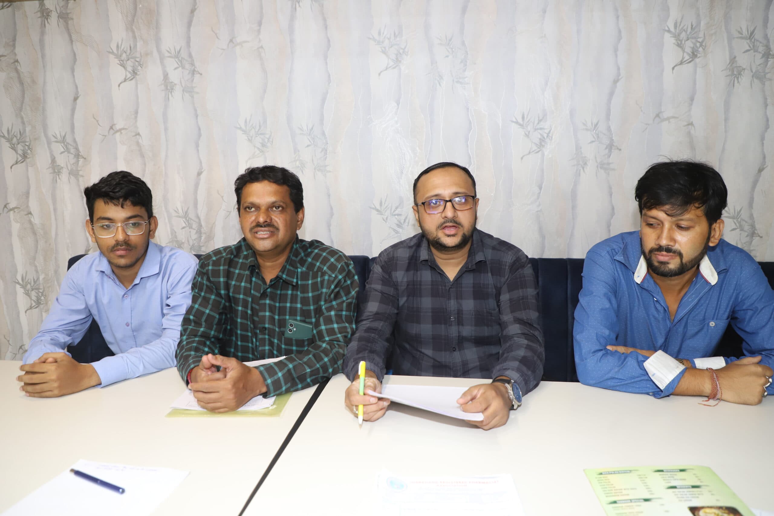 Jamshedpur news. झारखंड में दवाओं की जांच के लिए लैब तक नहीं, जांच के लिए दूसरे राज्य भेजी जाती है दवा : एसोसिएशन