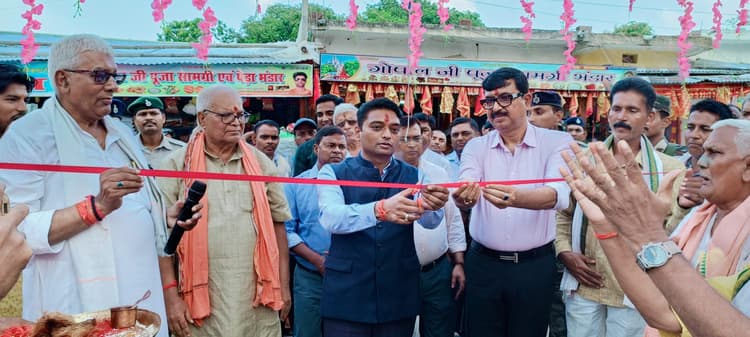 नवरात्र की नौ रातें सूक्ष्म ऊर्जा के संवर्धन की प्रतीक हैं - डीएम