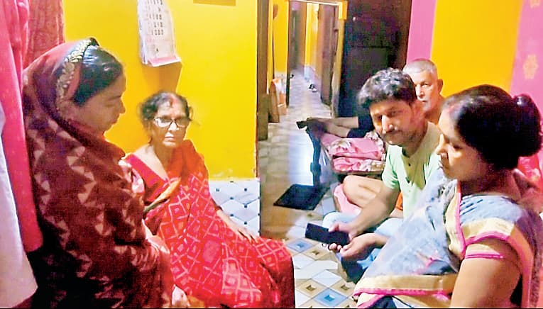 Gopalganj News : मीरगंज के मीठा बाजार में पंखे से लटका मिला महिला का शव