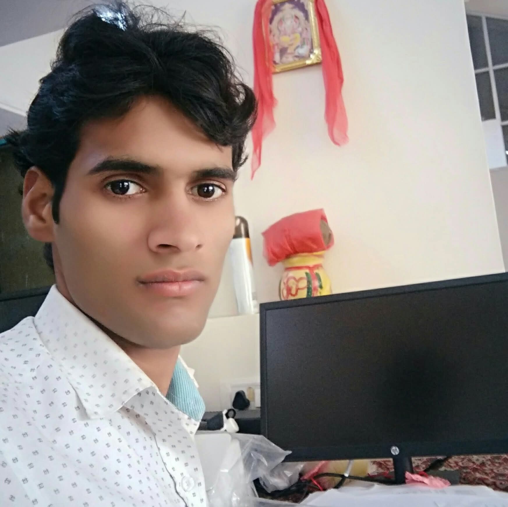 खेत में घूमने गये दो युवकों की करेंट लगने से गयी जान