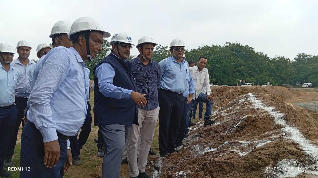 Dhanbad News: इसीएल सीएमडी ने किया खुशरी ओसीपी का निरीक्षण