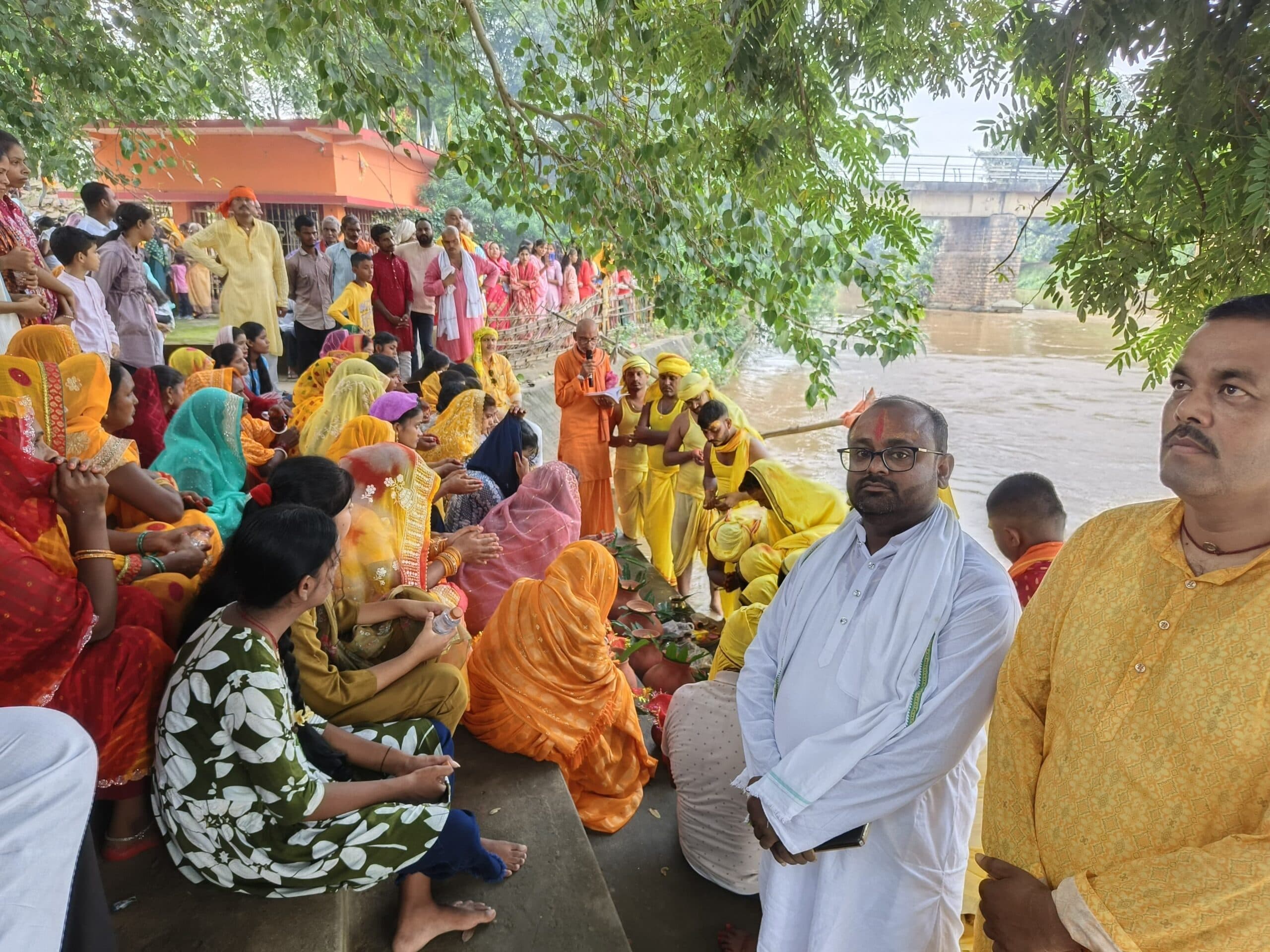 कलश स्थापना के लिए निकाली कलशयात्रा