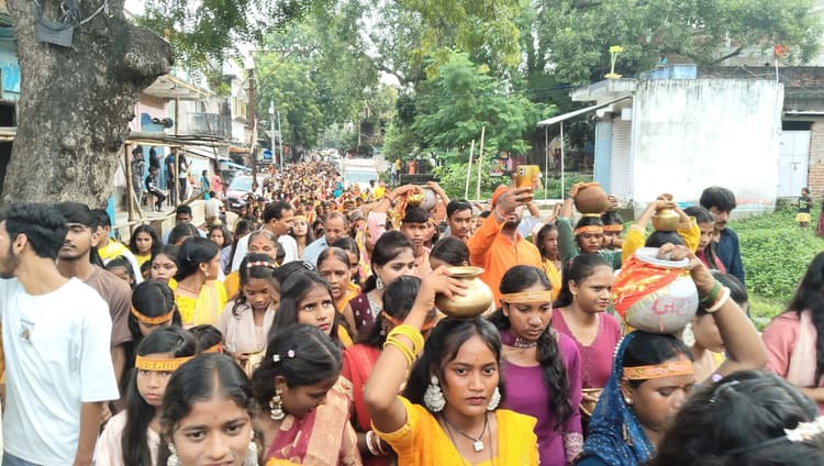 गोविंदपुर में निकली भव्य कलश यात्रा, जयकारों से गूंजा इलाका