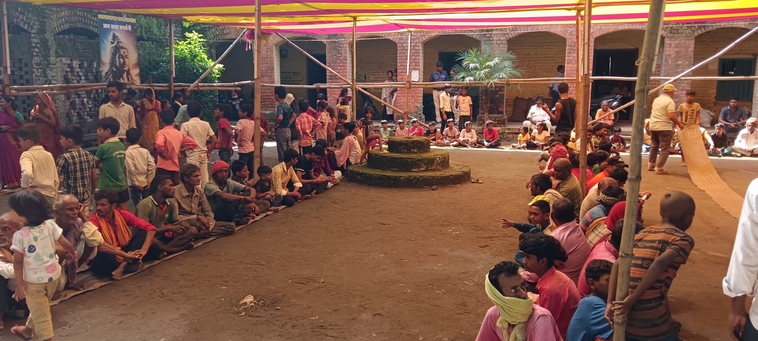 नवरात्र के पहले दिन परोसा गया महाप्रसाद