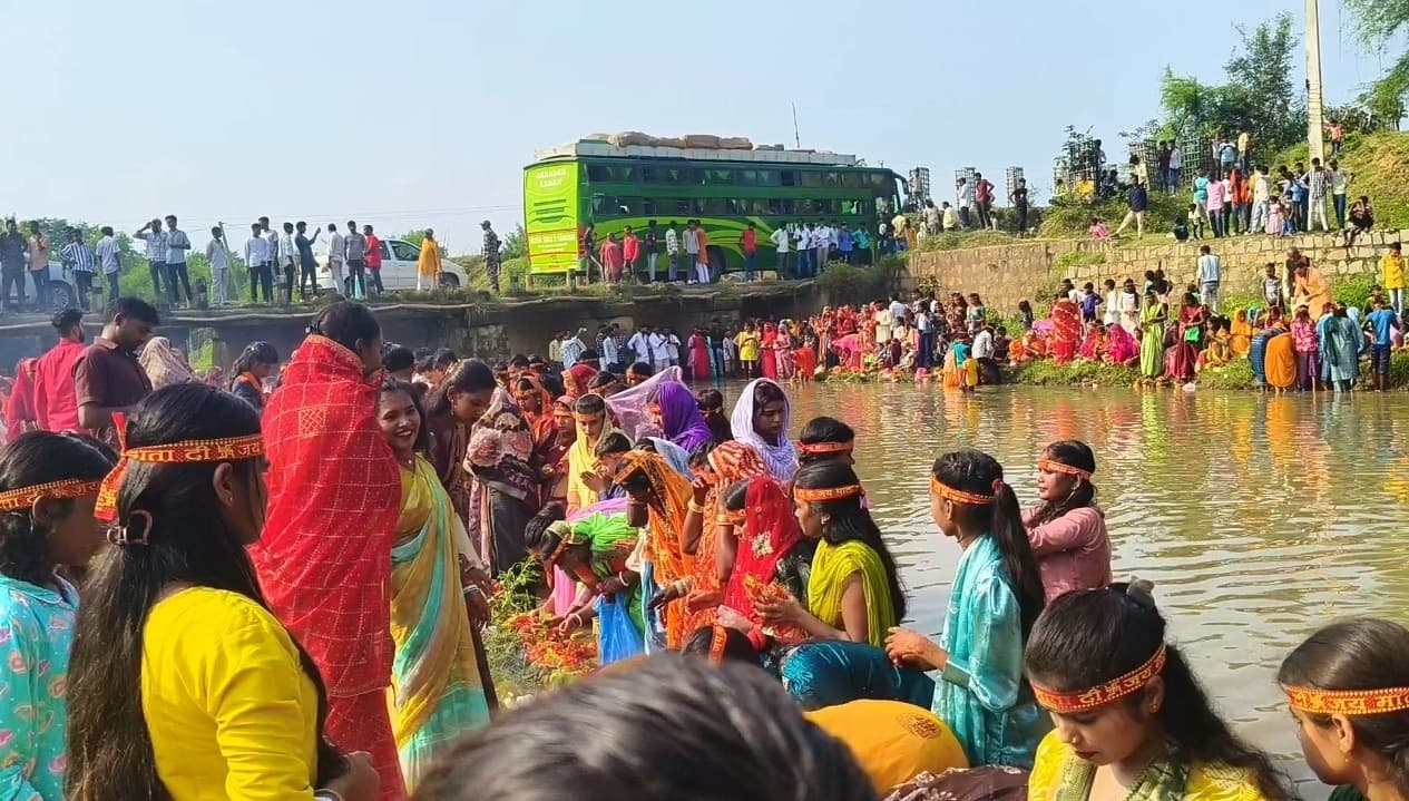 नवरात्र पर निकली कलशयात्रा, जयघोष से गूंजा इलाका