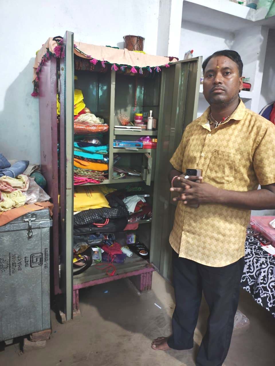 साढ़े सात लाख के सोने के जेवरात उड़ा ले गये चोर