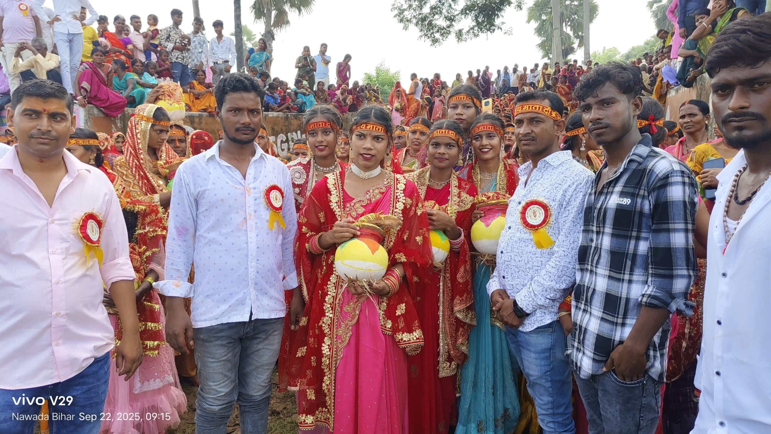 देवी मंदिरों व घरों में की गयी कलश स्थापना, मां शैलपुत्री की हुई पूजा