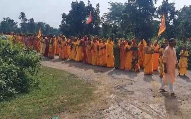 अड़की में निकाली गयी कलश यात्रा