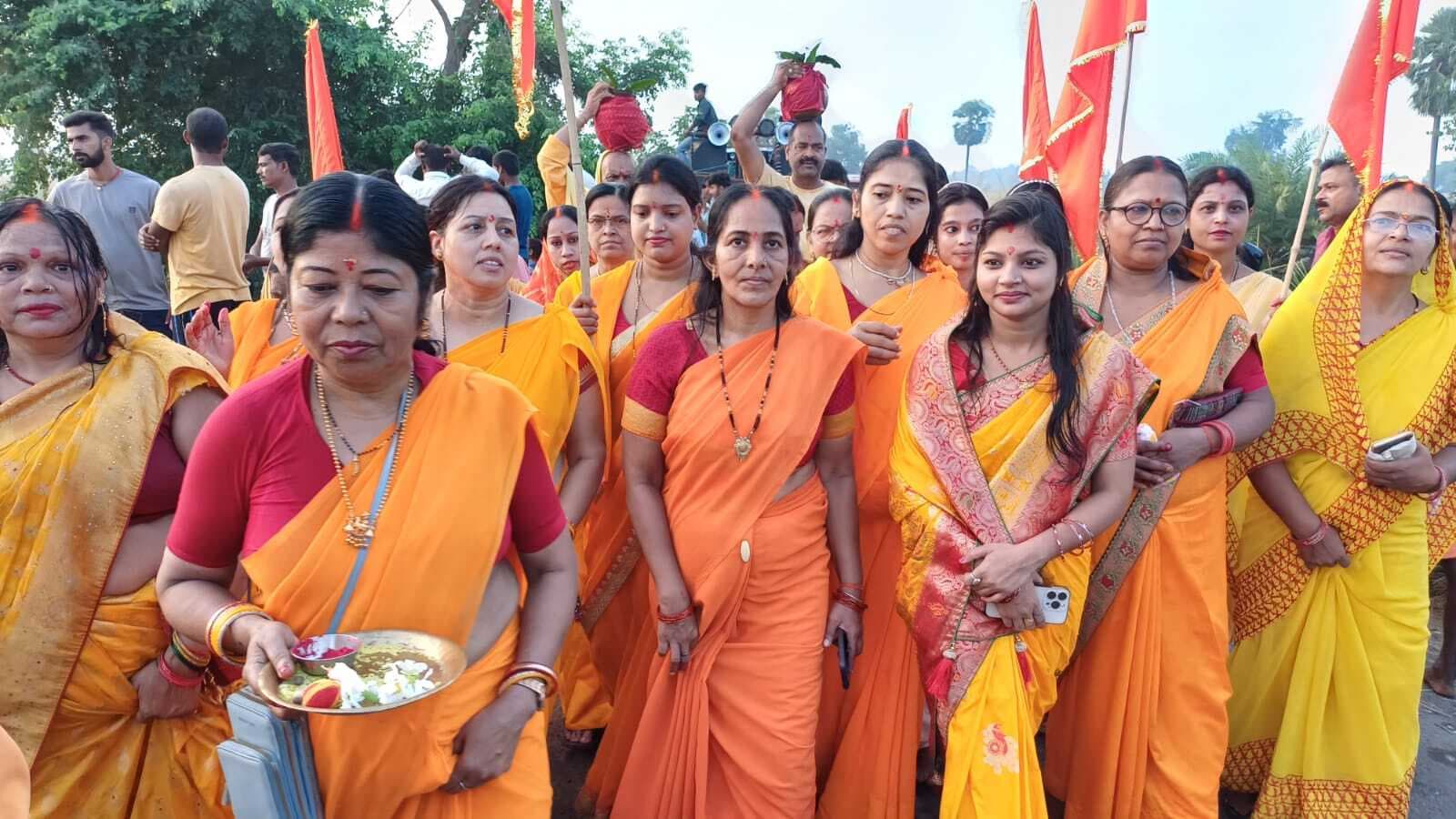 पूजा पंडालों और गायत्री शक्तिपीठ में हुई कलश स्थापना