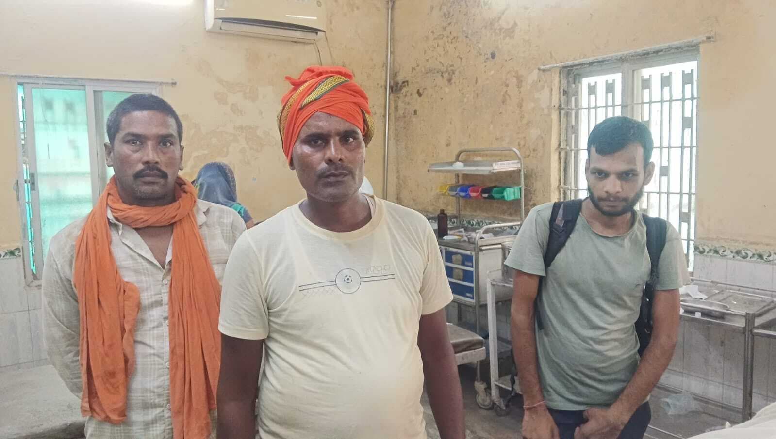 लछवार मंदिर जाने के दौरान स्कूली बस और इ-रिक्शा में टक्कर, पिता की मौत, पुत्री घायल