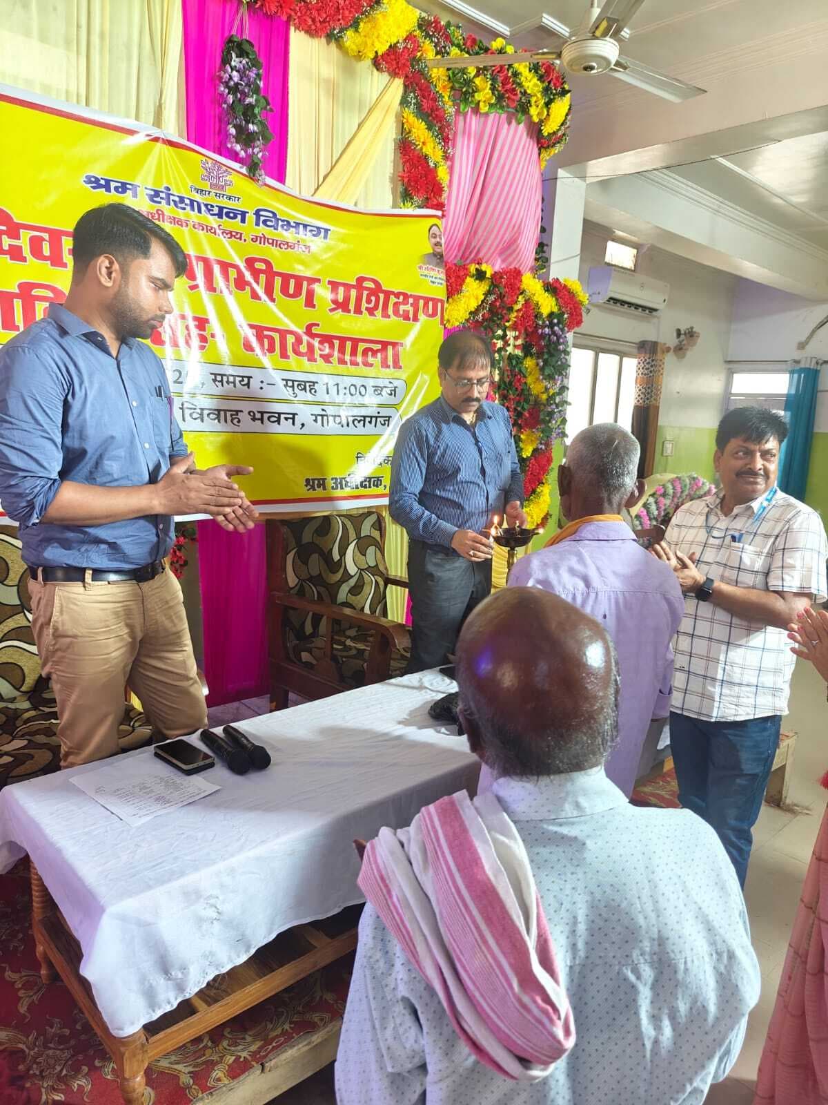 श्रमिकों का एक दिवसीय ग्रामीण प्रशिक्षण आयोजित