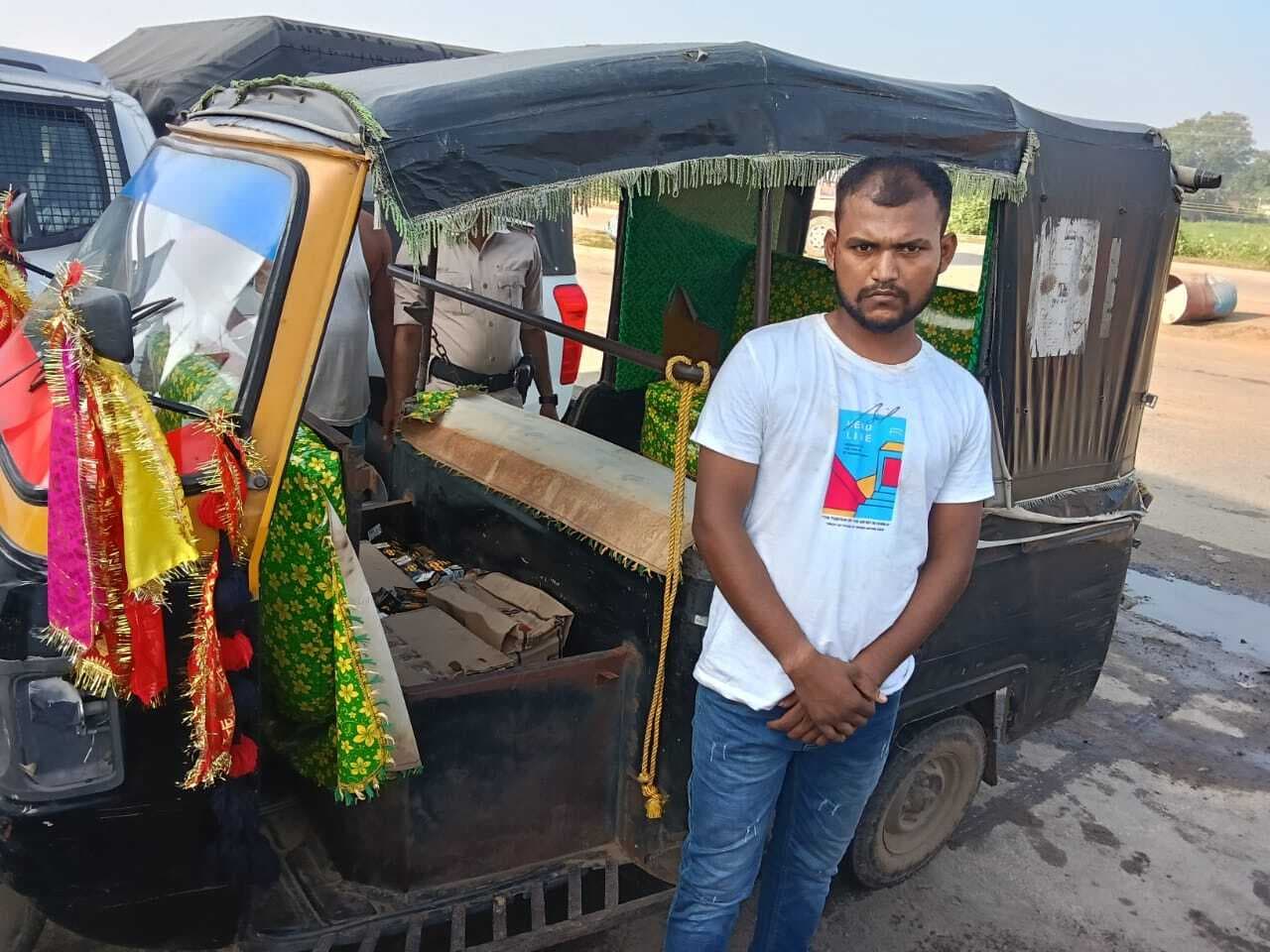 100 लीटर अंग्रेजी शराब और एक टेंपो के साथ तस्कर गिरफ्तार