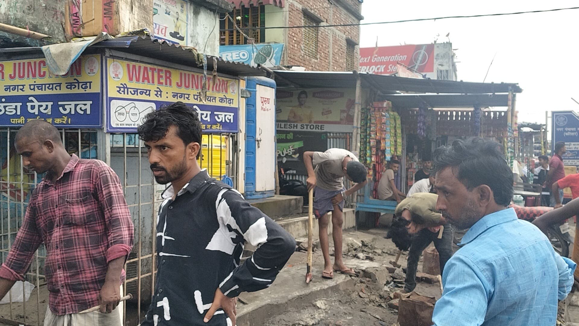 गेड़ाबाड़ी चौक पर यात्री ठहराव निर्माण का विरोध