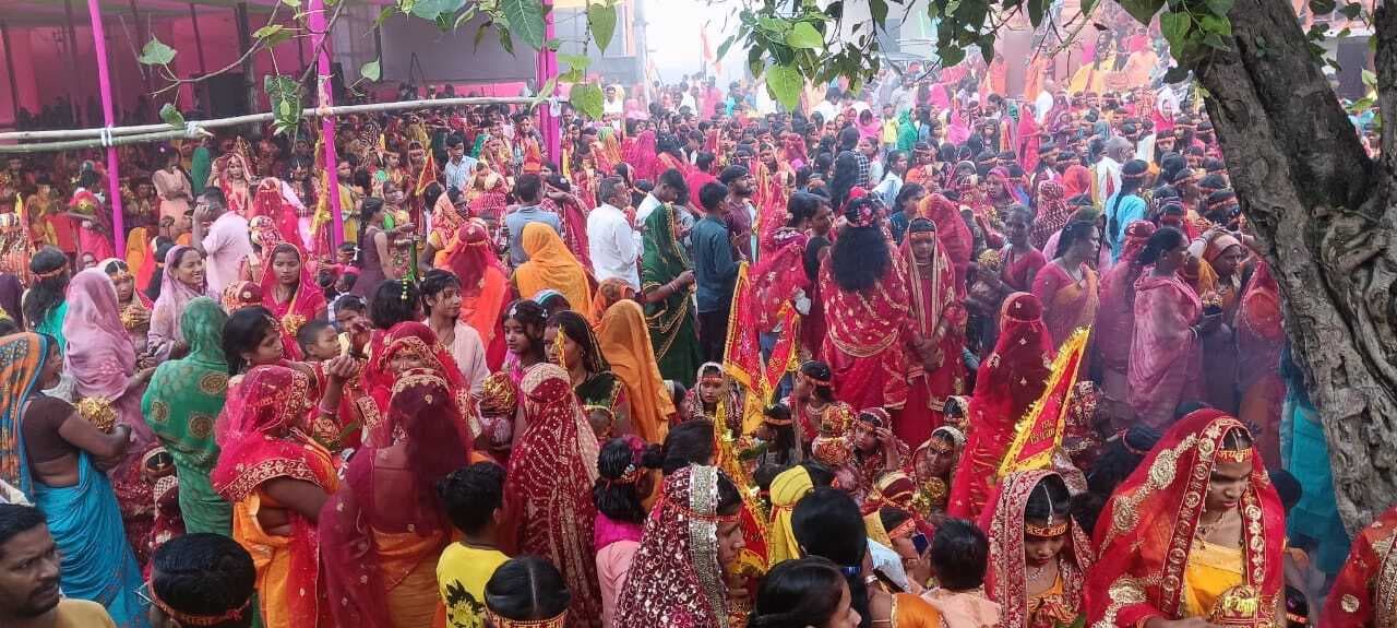 11 सौ महिलाएं व कन्याओं के द्वारा निकाली गयी भव्यकलश शोभा यात्रा